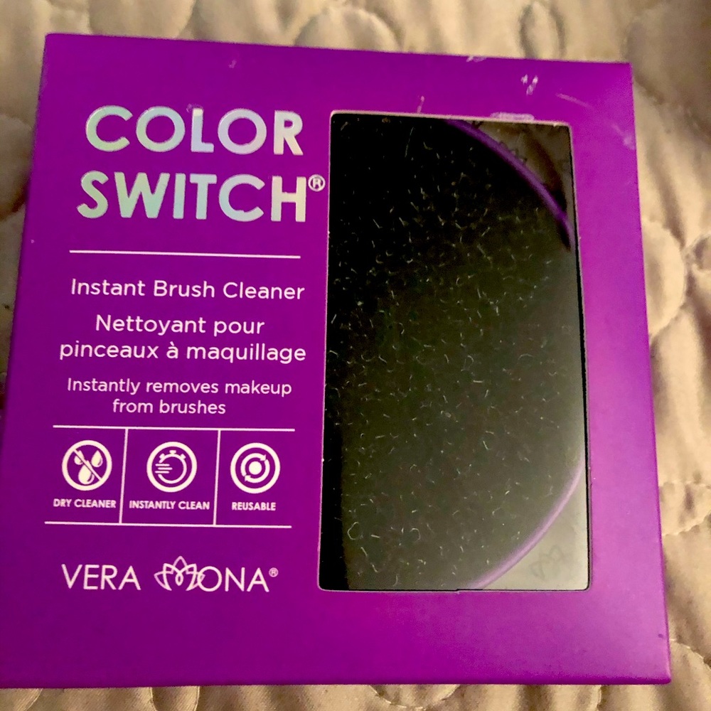Color switch brush cleaner